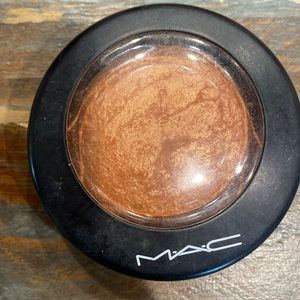 Mac gold deposit mineralize skin finish